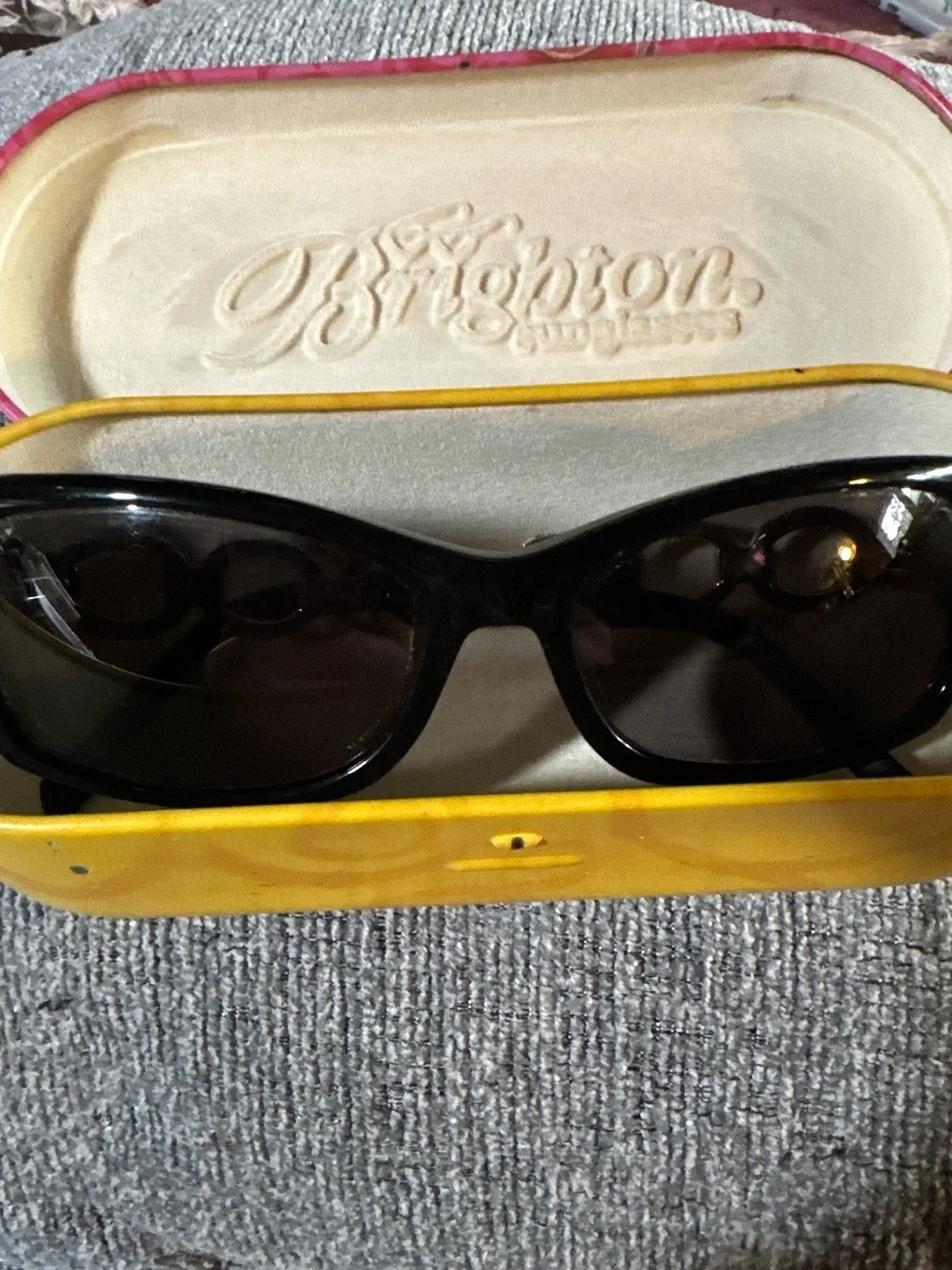 Vintage Retired Brighton “Metropolitan Link”Black Sunglasses w/Dark Lenses & Tin